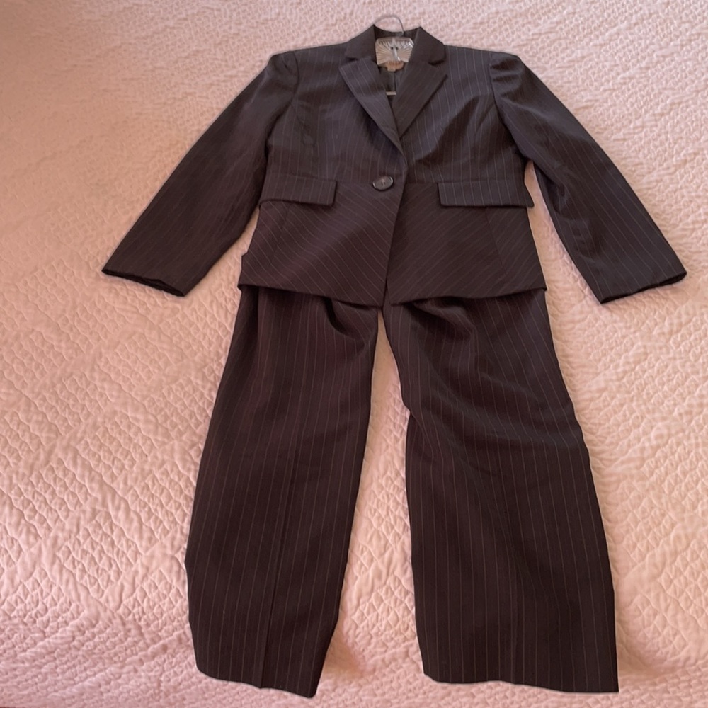 Kasper women’s suit (jacket and pants)  4P